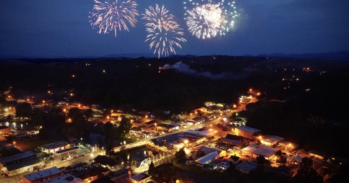 https www morningbreezecabinrentals com july 4th fireworks blue ridge ga